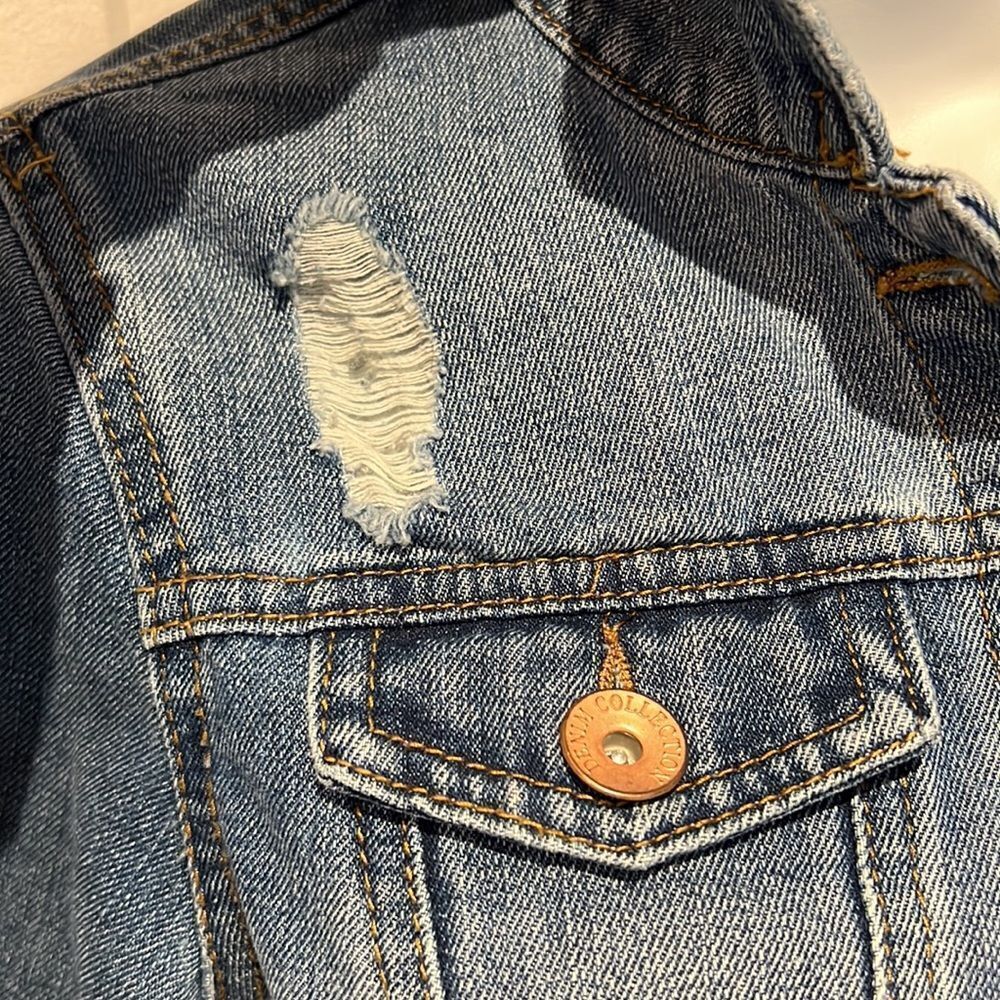 Ci Sono Slightly Distressed Jean Jacket Size Small‎ - Picture 5 of 12